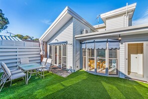 Outdoor dining - Central Grove - Sleeps 6 - Presidents Ave (499540) (Ocean Grove)