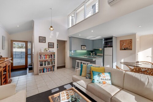 Central Grove - Sleeps 6 - Presidents Ave (499540)
