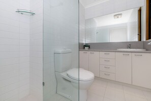 Hair dryer, towels - Central Grove - Sleeps 6 - Presidents Ave (499540) (Ocean Grove)