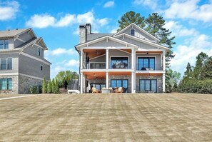 Exterior - Morning Mist on Keowee (Seneca)