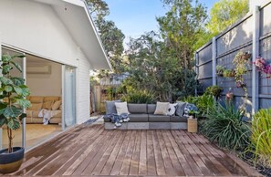 Terrace/patio - The Retreat - Sleeps 6 - Pet Friendly - Renovated! (499539) (Ocean Grove)