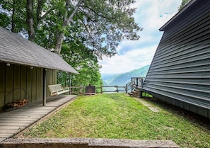 Terrace/patio - Little Bear Cabin Robbinsville NC (Robbinsville)