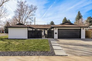 Property grounds - Entertainer's Dream with Hot Tub & Games (Arvada)