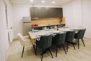 Dining - House with wellness and entertainment facilities ideal for large groups (Vukovar)