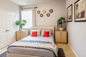 Room - Spacious 4-bedroom house in friendly neighborhood in Round Rock (Round Rock)