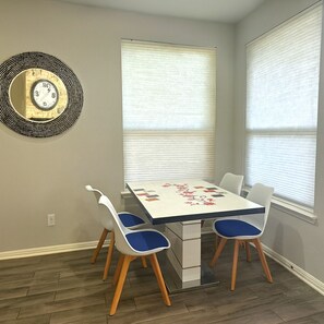 Dining - Spacious 4-bedroom house in friendly neighborhood in Round Rock (Round Rock)