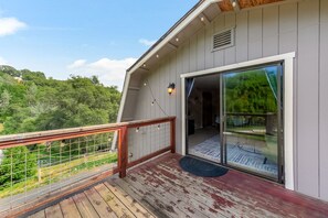 Exterior detail - Private 1BR Guesthouse Close to DT Auburn (Auburn)