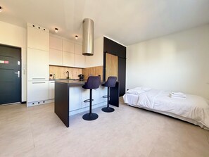 Iron/ironing board, WiFi, bed sheets - Spiżowa Modern Studio (Wrocław)