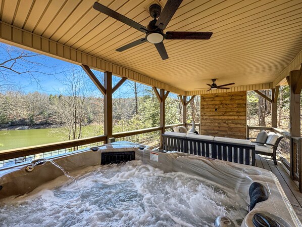 Outdoor spa tub