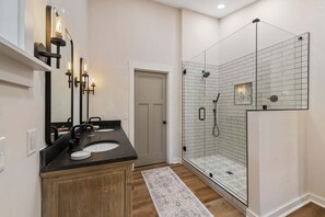 Shower, hair dryer, towels - Driftwood Dreamin' | Lake Nottely Lakefront Cabin | Game Room | Hot Tub (Blairsville)