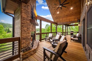 Terrace/patio - Buddy's Bungalow - Gated, Mtn Views, Hot Tub, Game Room, Firepit, Pet Friendly, Near Town (Blue Ridge)