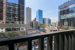 Property grounds - w* | Modern & Cozy 2BR in the Heart of San Isidro (San Isidro)
