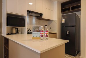 Fridge, microwave, oven, stovetop - w* | Modern & Cozy 2BR in the Heart of San Isidro (San Isidro)