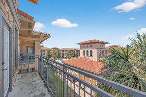 Property grounds - Charming Family-Friendly Condo Near Disney w Pool & Balcony (Davenport)