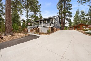 Exterior - Bear Necessities - Lake Adjacent, Pool Table, Dog Run, Water Views (Big Bear Lake)