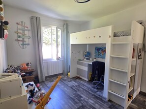 Children’s area - A comfortable home with a garden and a terrace (SAINT LAURENT DE LA PRÉE)