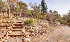 Property grounds - 6.5 Acre Retreat w/ Natural Spring + Mountain View (Durango)