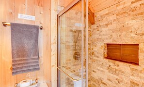 Hair dryer, towels, soap, shampoo - 6.5 Acre Retreat w/ Natural Spring + Mountain View (Durango)