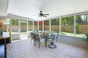 Outdoor dining - Serene at the Springs | Family • Fire Pit (High Springs)