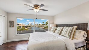 4 bedrooms, free WiFi, bed sheets - Spacious 4 bedroom/3 bath pool home w/Western exposure (Marco Island)