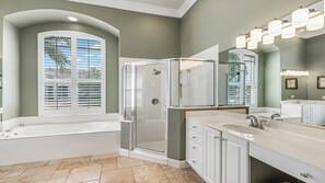Shower, towels - Spacious 4 bedroom/3 bath pool home w/Western exposure (Marco Island)