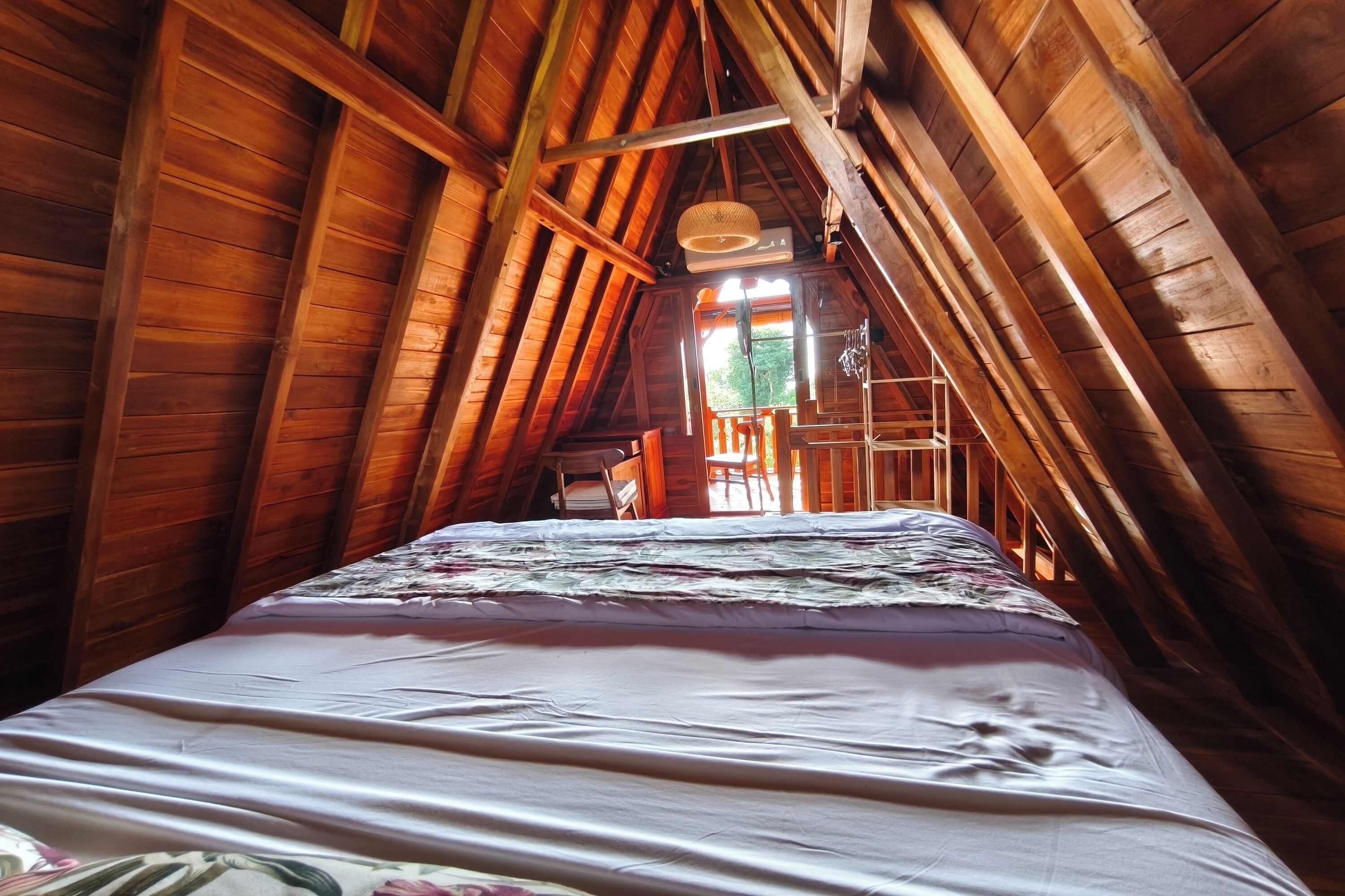 Cabin | Desk, iron/ironing board, free WiFi, bed sheets
