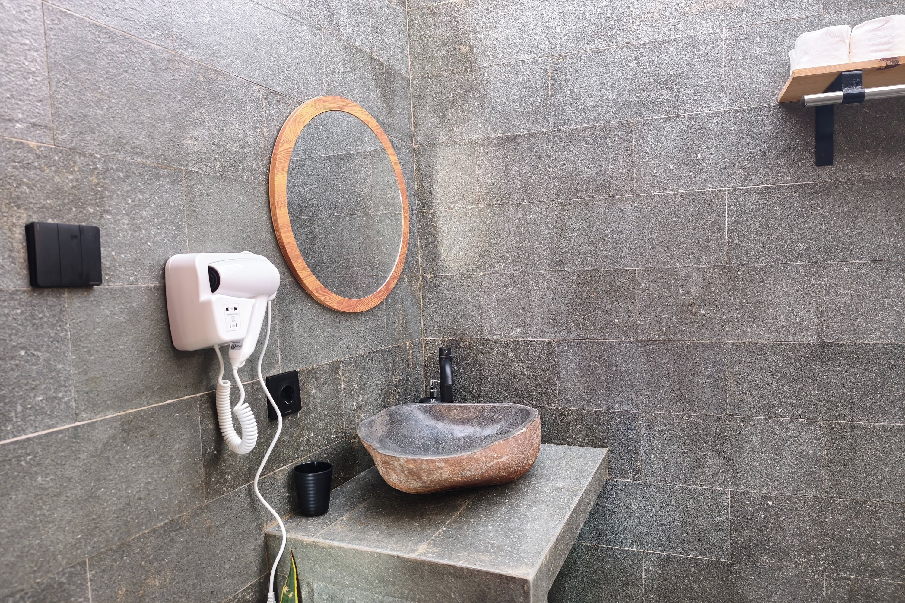 Cabin | Bathroom | Shower, rainfall showerhead, free toiletries, towels