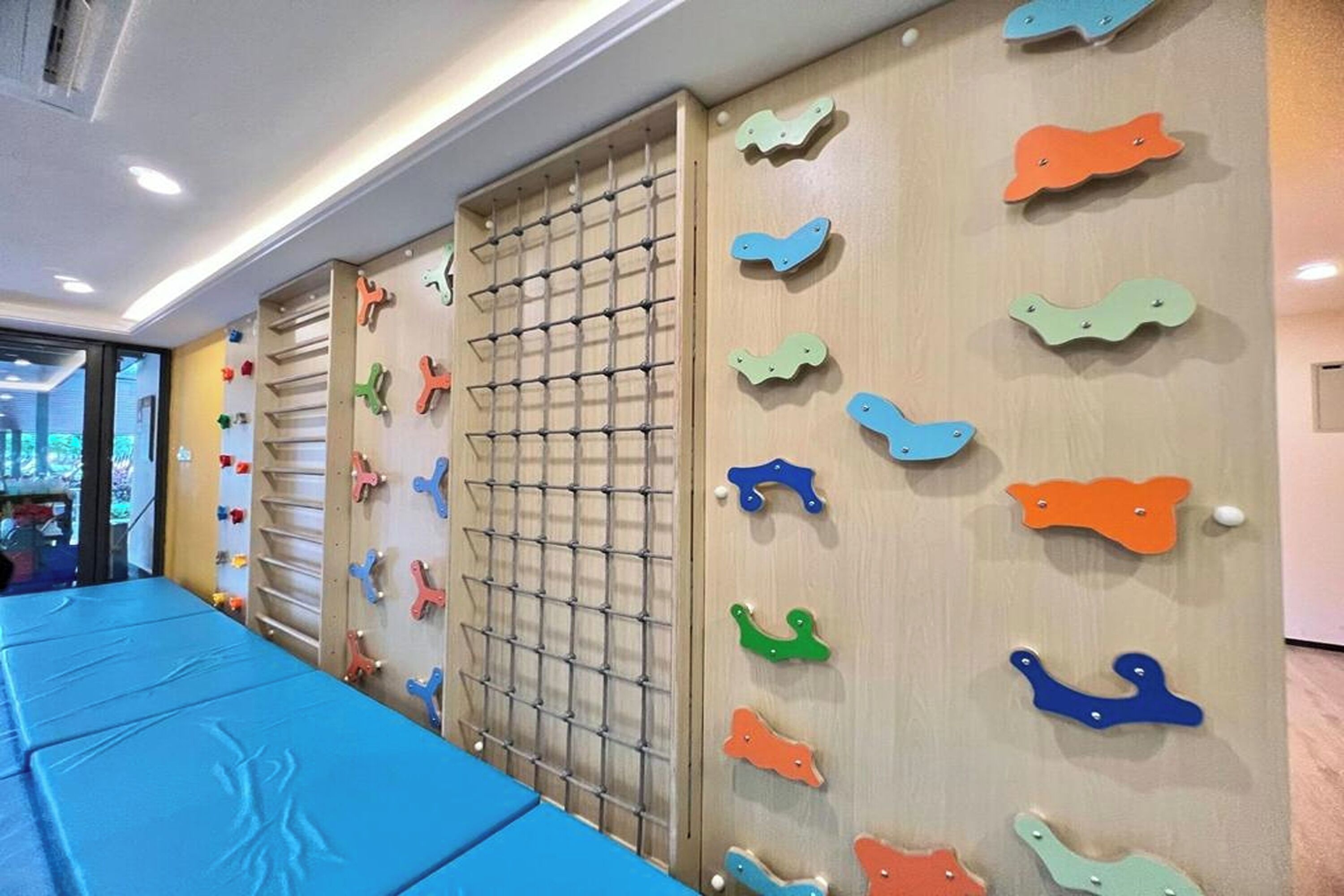 المنشأة من الداخل
