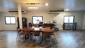 Living area - Sup Hometel Phuket (Choeng Thale)