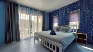 A bedroom with a bed, curtains, a window, and a balcony. - Baan Pink Pool Villa Pattaya (Bang Lamung)