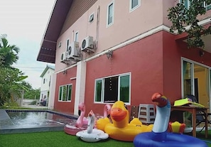 ด้านหน้าที่พัก