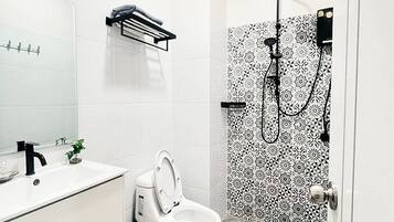 Deluxe Double Room | Bathroom