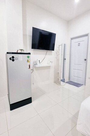 Deluxe Double Room | Desk, laptop workspace, blackout drapes, free WiFi - Dad N Mom'S House By Thongnak Apartment (Pattaya)