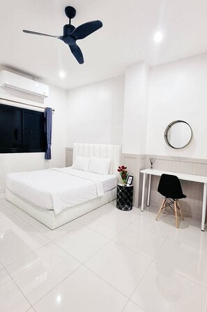 Deluxe Double Room | Desk, laptop workspace, blackout drapes, free WiFi - Dad N Mom'S House By Thongnak Apartment (Pattaya)