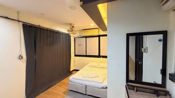 Double Room, Private Bathroom | Desk, free WiFi, bed sheets