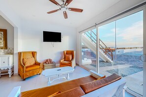 Living area - Dog-friendly villa with heated outdoor pool, hot tub, streaming, balcony, grill (Rosarito)