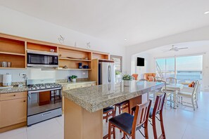 Fridge, microwave, oven, stovetop - Dog-friendly villa with heated outdoor pool, hot tub, streaming, balcony, grill (Rosarito)