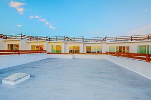 Terrace/patio - Dog-friendly villa with heated outdoor pool, hot tub, streaming, balcony, grill (Rosarito)