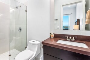 Shower, hair dryer, towels - Dog-friendly villa with heated outdoor pool, hot tub, streaming, balcony (Rosarito)