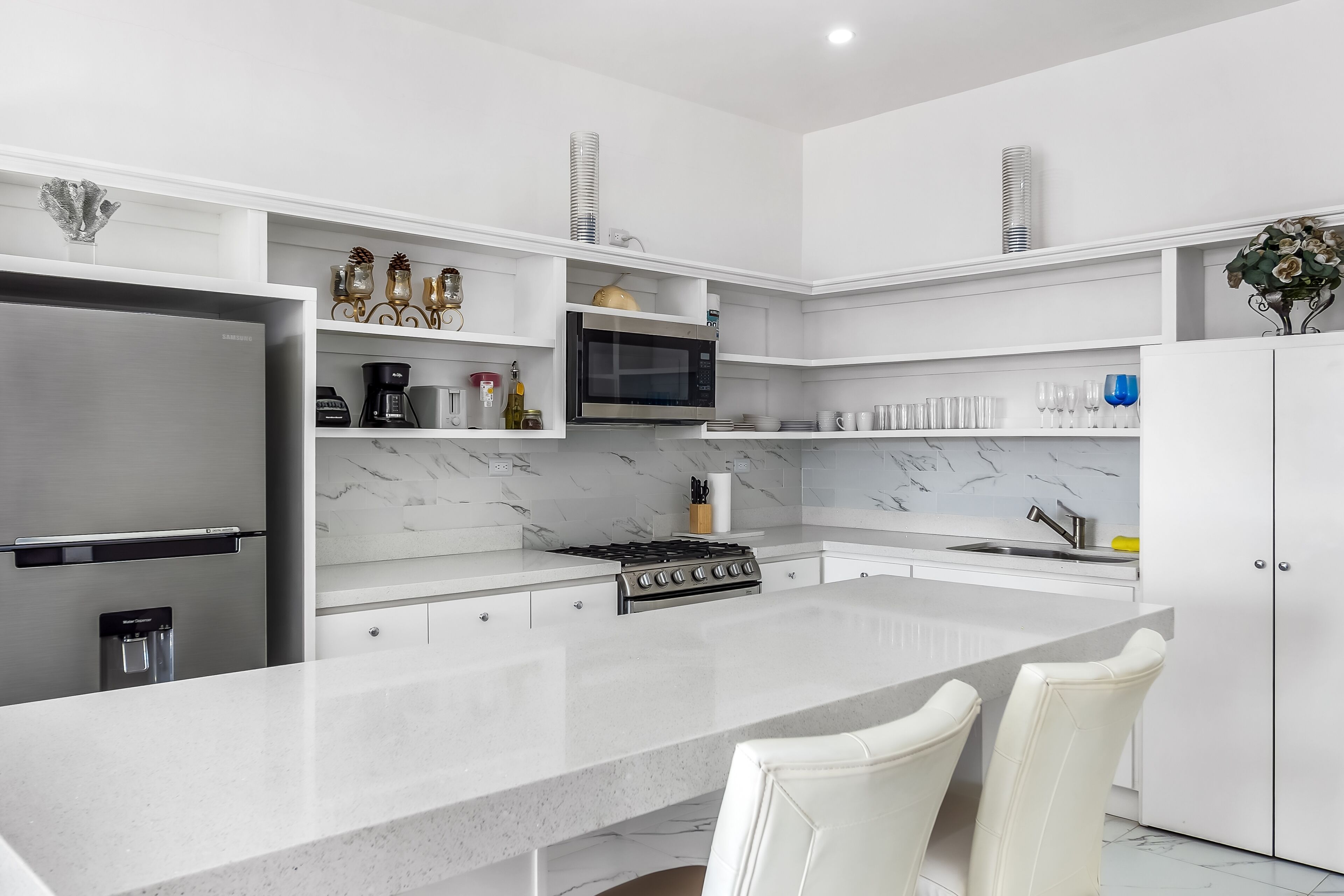 Coffee/tea maker, fridge, microwave, oven