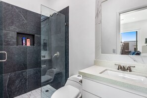 Shower, hair dryer, towels - Dog-friendly retreat with ocean-view rooftop deck, pool, hot tub, & kitchen (Rosarito)