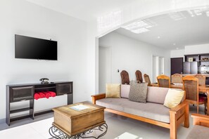 TV - Bright dog-friendly home with heated pool, hot tub, streaming, & ocean views (Rosarito)
