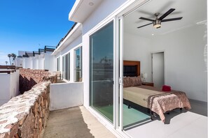 Terrace/patio - Bright dog-friendly home with heated pool, hot tub, streaming, & ocean views (Rosarito)