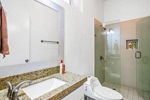Shower, hair dryer, towels - Dog-friendly villa with heated pool, hot tub, streaming, partial ocean views (Rosarito)