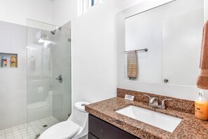 Shower, hair dryer, towels - Dog-friendly ocean-view home with heated outdoor pool, hot tub, streaming, patio (Rosarito)