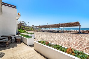 Outdoor dining - Dog-friendly oceanfront villa with pool access, rooftop patio, full kitchen (Rosarito)