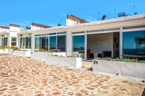 Terrace/patio - Dog-friendly oceanfront villa with pool access, rooftop patio, full kitchen (Rosarito)