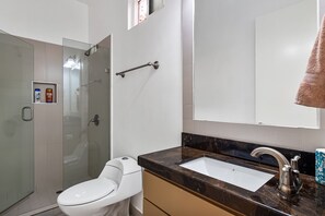 Shower, hair dryer, towels - Dog-friendly beachfront villa with pool & hot tub access plus rooftop deck (Rosarito)