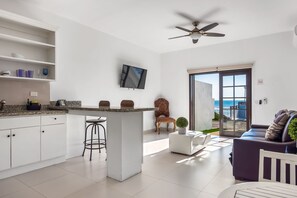 TV - Dog-friendly suite with kitchenette, heated outdoor pool, hot tub, private patio (Rosarito)