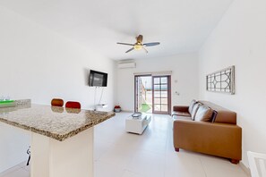 Living area - Dog-friendly suite with hot tub, kitchenette, heated outdoor pool, private patio (Rosarito)